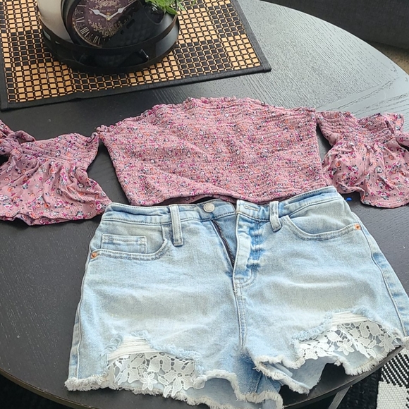 Crop top and short bundle ✨ 😍 - Picture 2 of 6